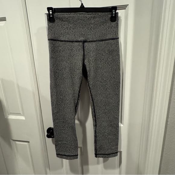 Lululemon Wunder Under Crop Leggings Size 6 – Houndstooth Black &‎ White - Picture 1 of 8